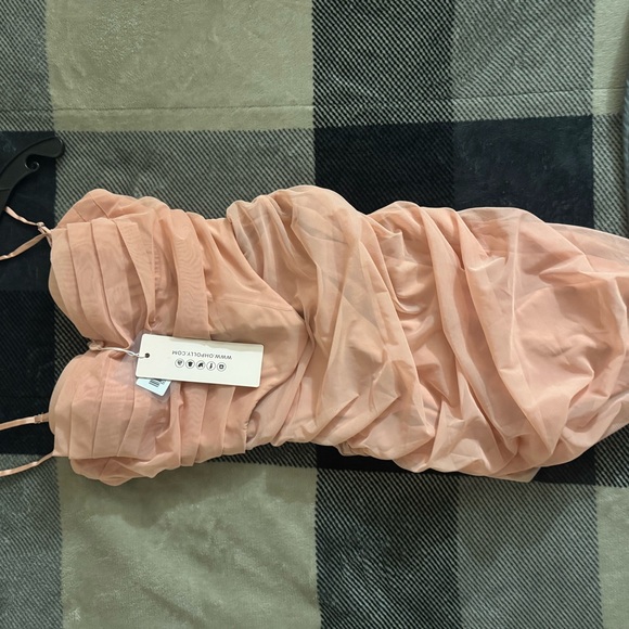 Oh Polly Peach Ruched Bodycon Dress - Picture 4 of 5